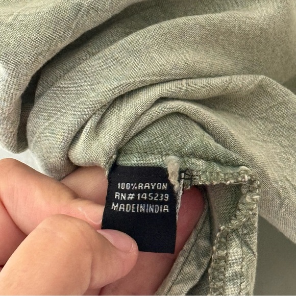 NWOT Sim & Sam 100% Rayon faded green button down shirt Size M tie front - Picture 9 of 9